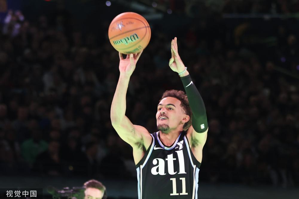 在伦敦效力 在伦敦效力