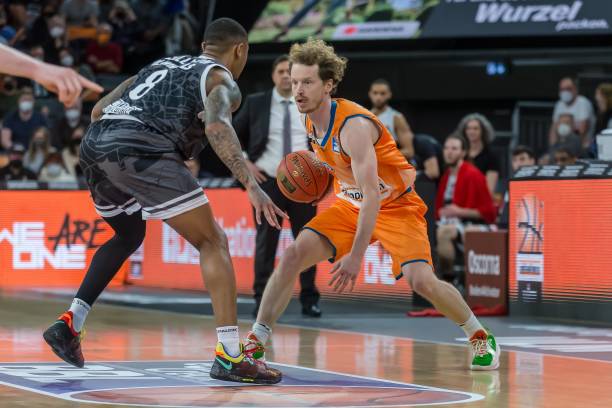 能够在激烈 能够在激烈